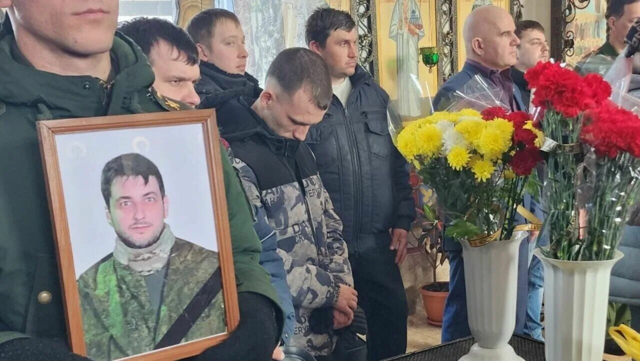 Прощание с военнослужащими. Простились с погибшим на Украине. Простились с военнослужащими.