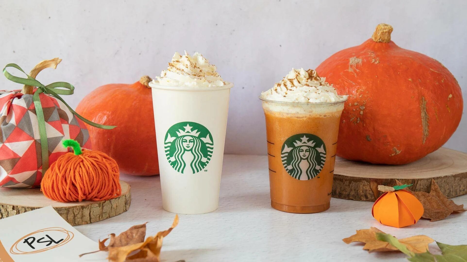 Пряный тыквенный. Тыквенный латте Старбакс. Pumpkin Spice Latte Starbucks. Тыквенный РАФ Старбакс.