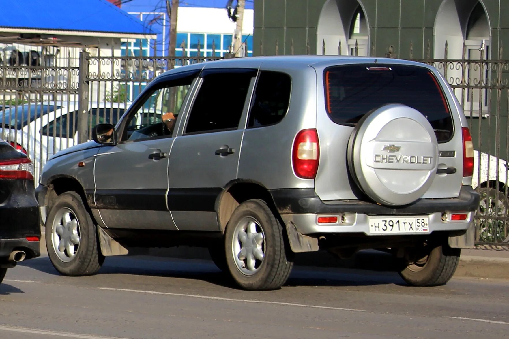 2123 фото. Chevrolet Niva 2123. Шевроле Нива 1998. Нива 2123 легковой универсал.