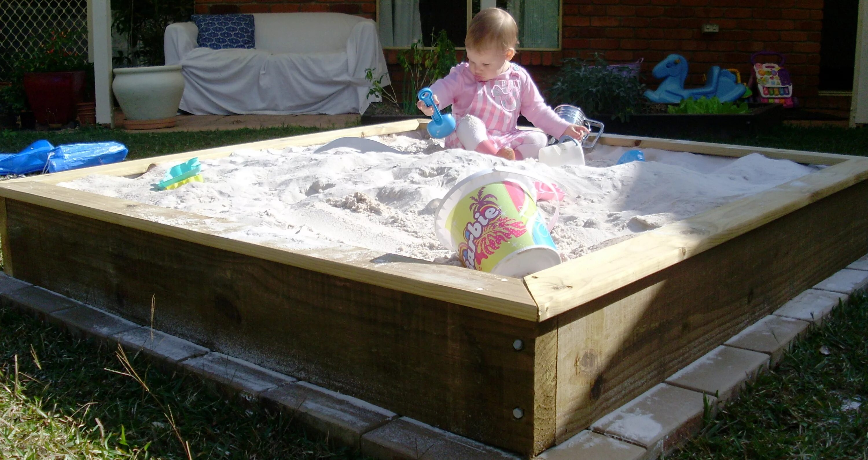 Смена песка в песочницах производится гигтест ответ. Песок для песочницы. Кварцевый песок для песочницы. Песочница с морским песком. Кварцевый песок для песочницы для детей.