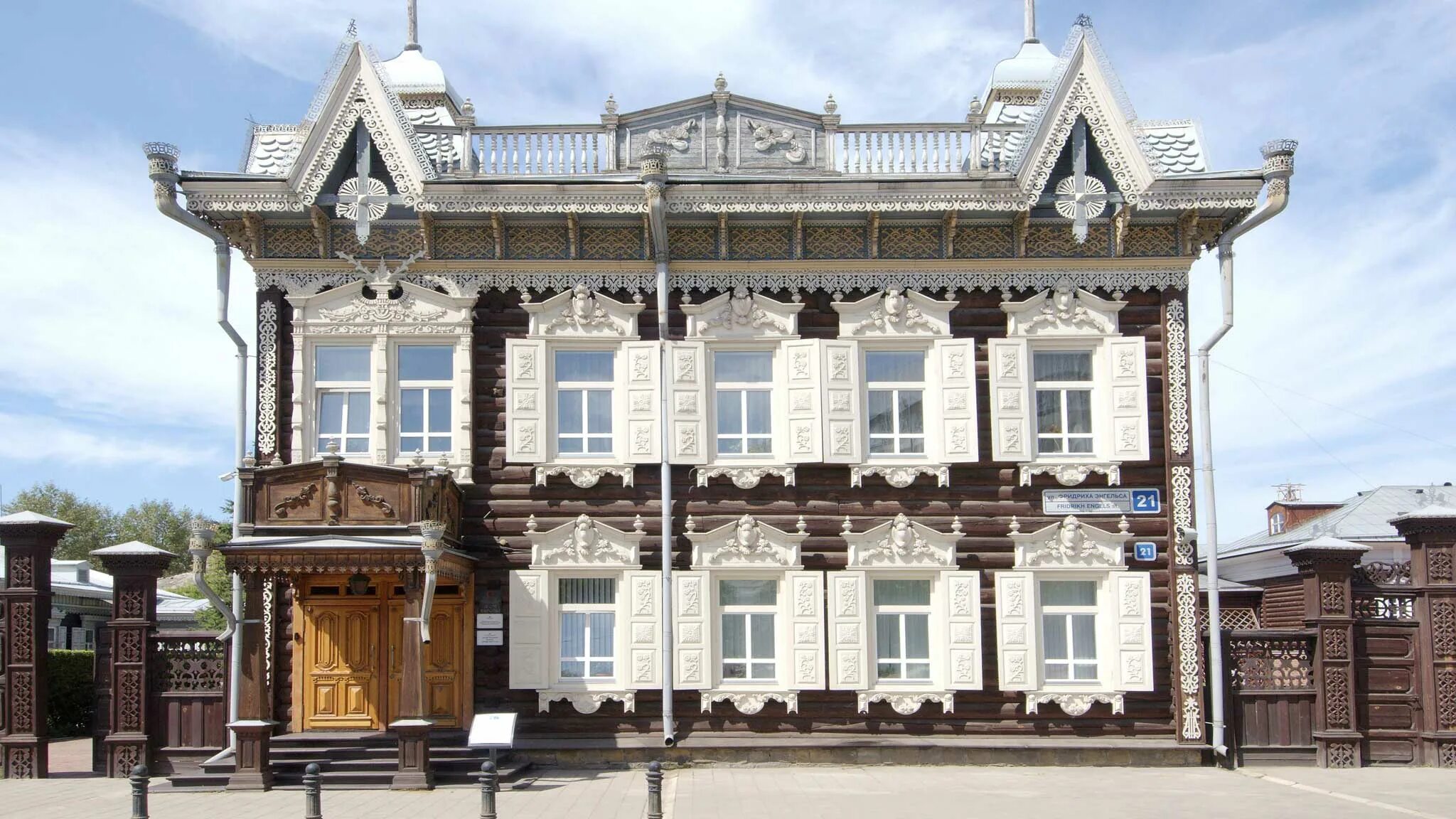 Дом центр иркутск. Дом купца бревнова иркутск. усадьба сукачева иркутск. сибирское барокко в архитектуре иркутска. здание сибирское барокко иркутск.