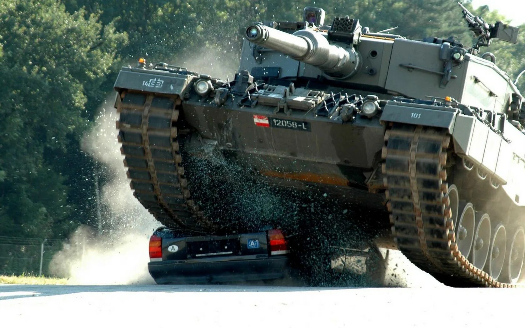 Leopard a4. Танк леопард 2а5. Леопард 2 танк бундесвера. Leopard 2a4 танк. Леопард боевой.