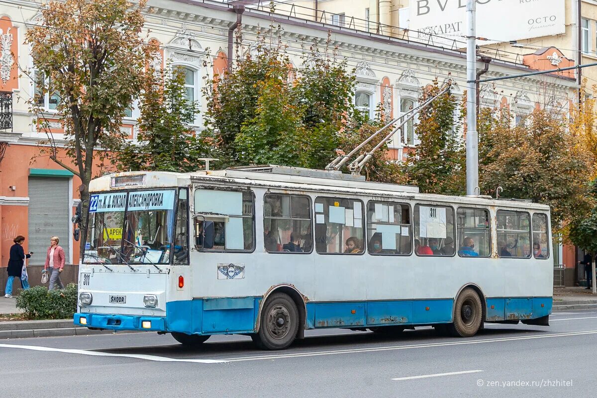 Какой номер троллейбуса идет. Зиу-682 вмз. Какой номер троллейбуса идет. Номера троллейбусов. Троллейбус краснодар кубань.