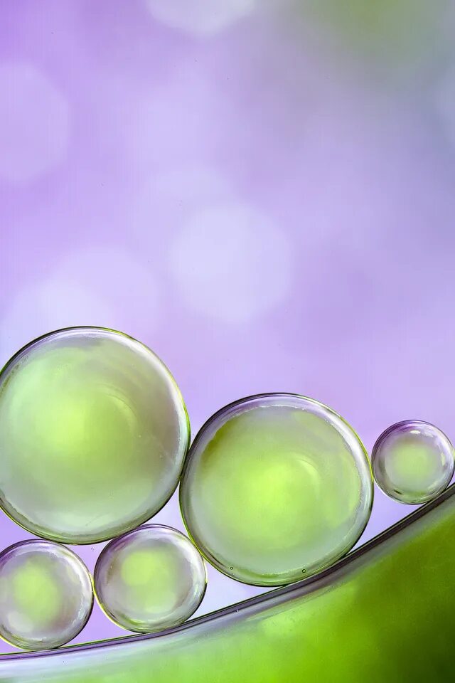 Пузырьки в масле. Зеленые пузыри. Пузырек с маслом. Зеленый фон с пузырями. Пузырьки текстура.