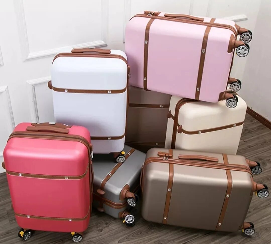Где оставить чемодан. Красивый чемодан. Стильный чемодан. Дорожный чемодан. Собранные чемоданы.