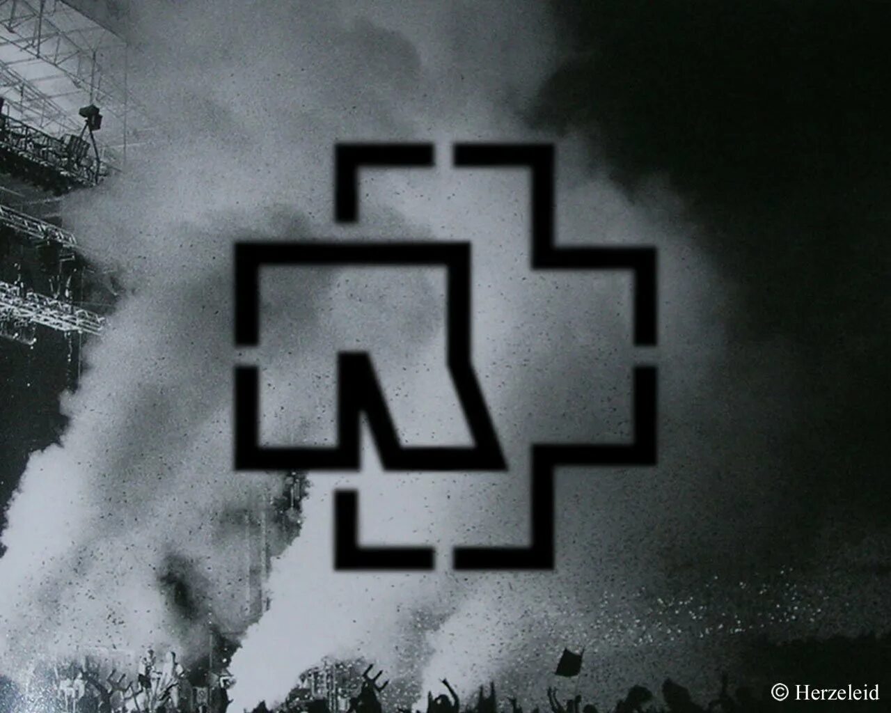 Rammstein версия. Рамштайн логотип группы. рамштайн обложка группы. rammstein zeit обложка. rammstein обложки альбомов.