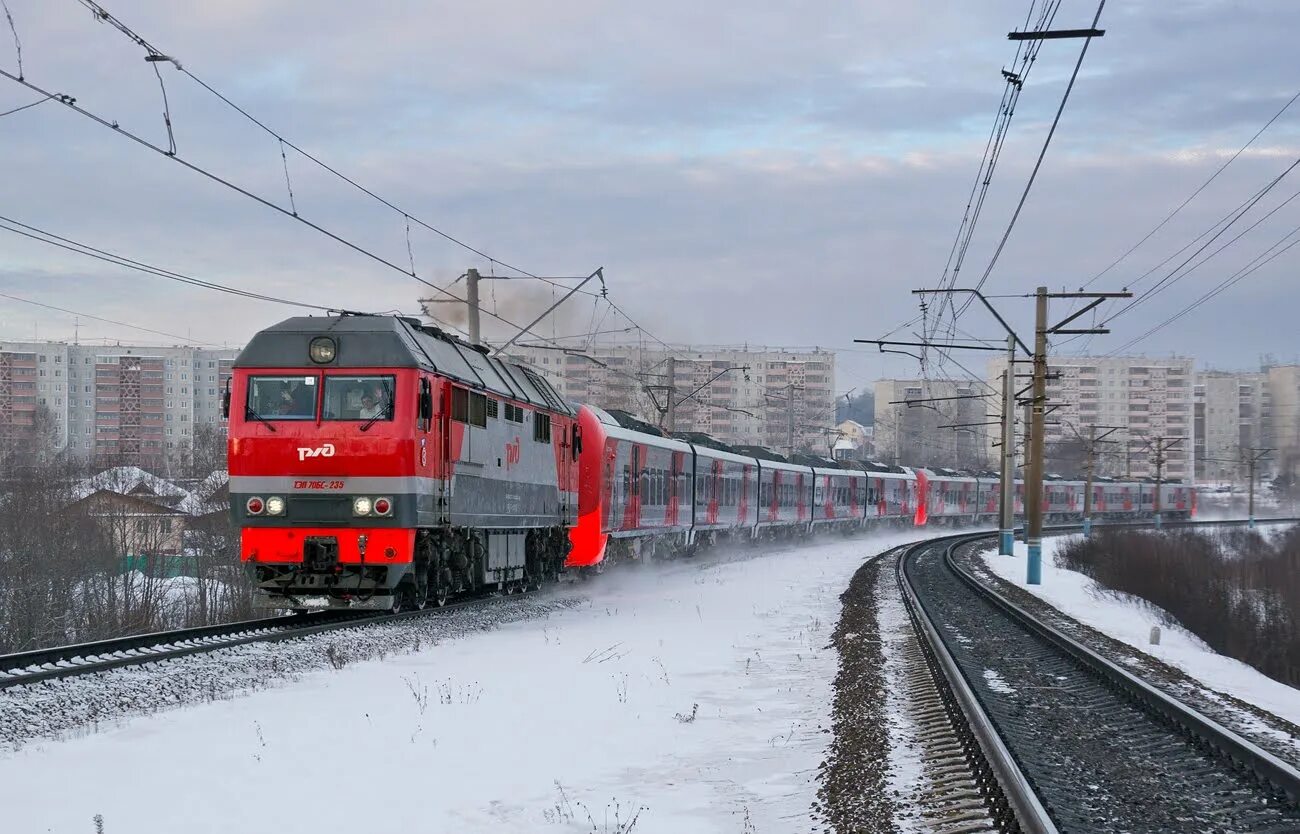 Тэп70бс с электропоезд. Эс2г 131 Ласточка. Тэп70 РЖД. Тэп70бс с ласточкой. Тэп зимой