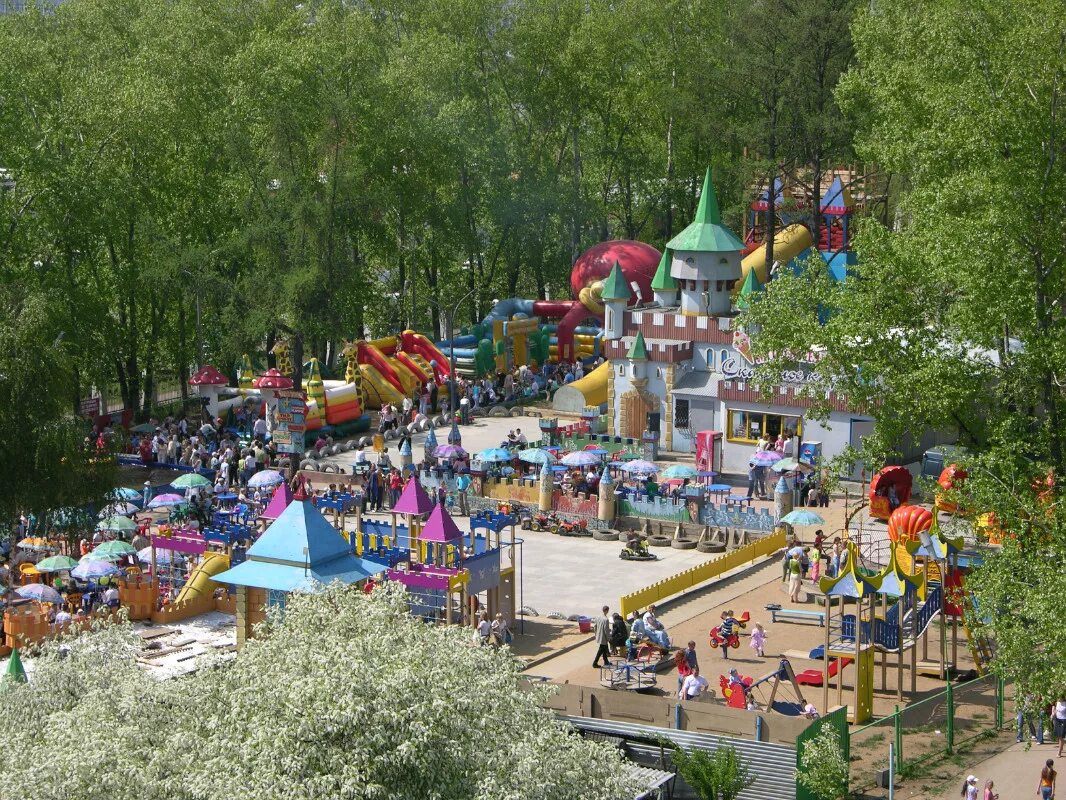 детский парк чиполлино в иркутске. развлечения иркутск. развлечения для детей 10 лет. аттракционы в иркутске для детей. колесо обозрения в иркутске на юности.