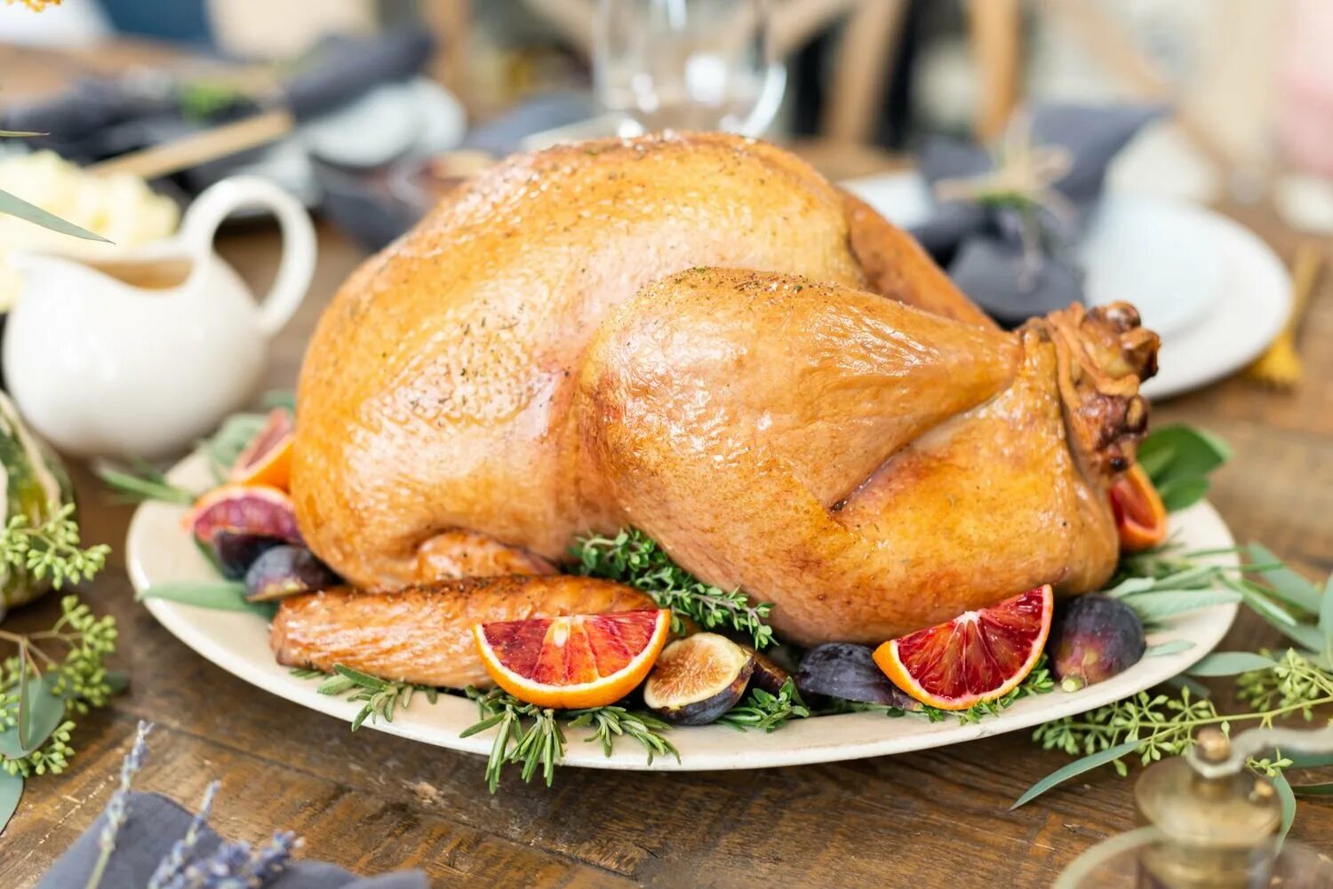 Индейка с яблоками в духовке целиком. Индейка кусочками в духовке. Жареный индюк. Индейка на день благодарения. Индейка в духовке.