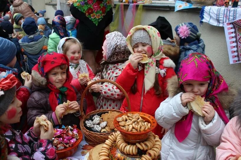 Одежда на масленицу для мальчика. Нарядить ребенка на Масленицу. Одежда на Масленицу для детей в садик. Нарядить мальчика на Масленицу. Наряд на Масленицу в садик.