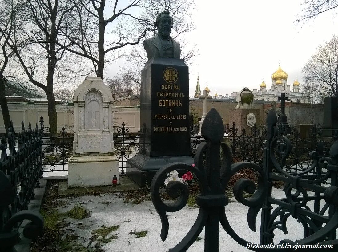 Кладбища санкт петербурга список захоронений. Новодевичий некрополь могилы знаменитостей. новодевичье кладбище санкт-петербург. новодевичье кладбище в санкт-петербурге кладбища санкт-петербурга. новодевичье кладбище спб могилы знаменитостей.