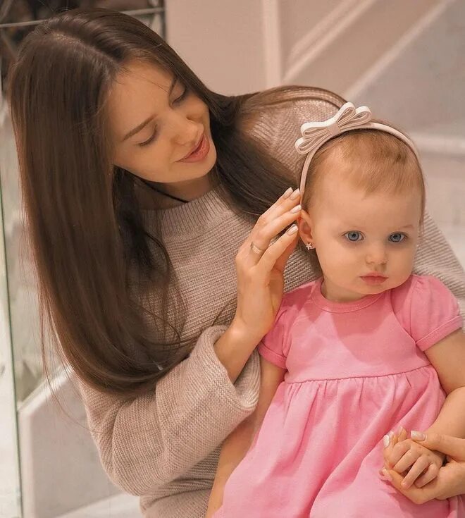 Как зовут младшую дочку