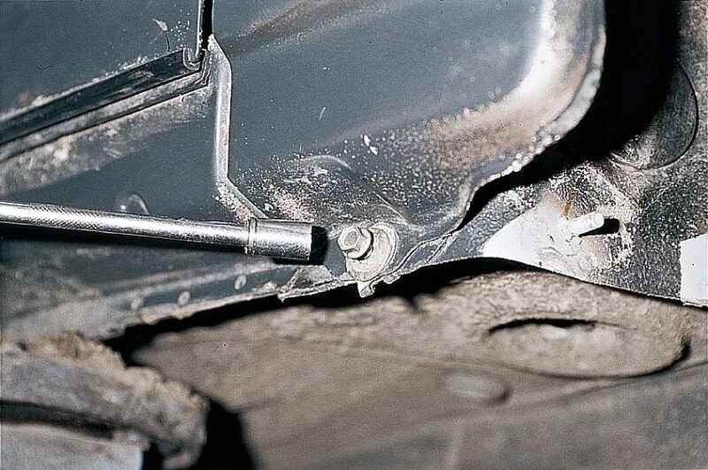 Крепление крыла ваз. 7420530282 кронштейн крепления. Крепление крыла ваз 2110. Крепление крыла ваз. Крепление крыла ваз.