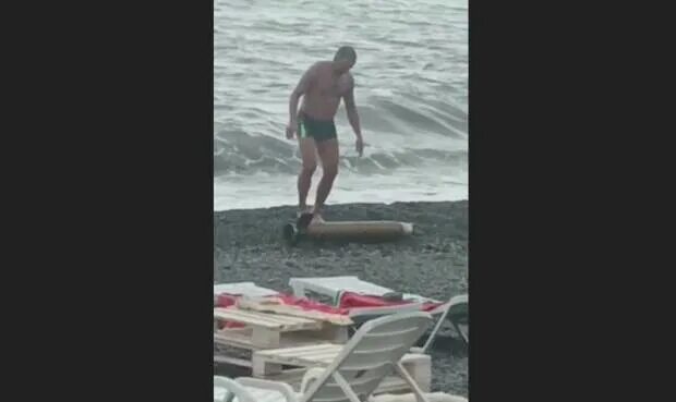 Современный пляж. На пляж ракета прилетела. На пляж ракета прилетела. Пляж ракета крым. Кемпинг-пляж «ракета».