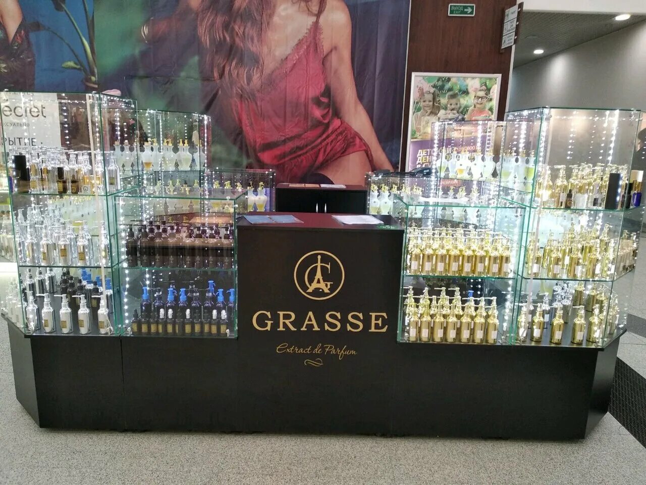 Парфюм в самаре. S parfum самара. Островок духов в тц. S parfum парк хаус. Духи самара магазин.