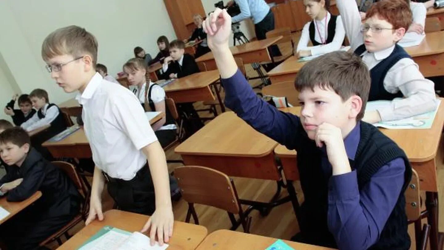 Школа 4 корсаков. Мой букэп. Золотовская сош. В одной из школ опросили 30. Линейка 1 сентября картинки.