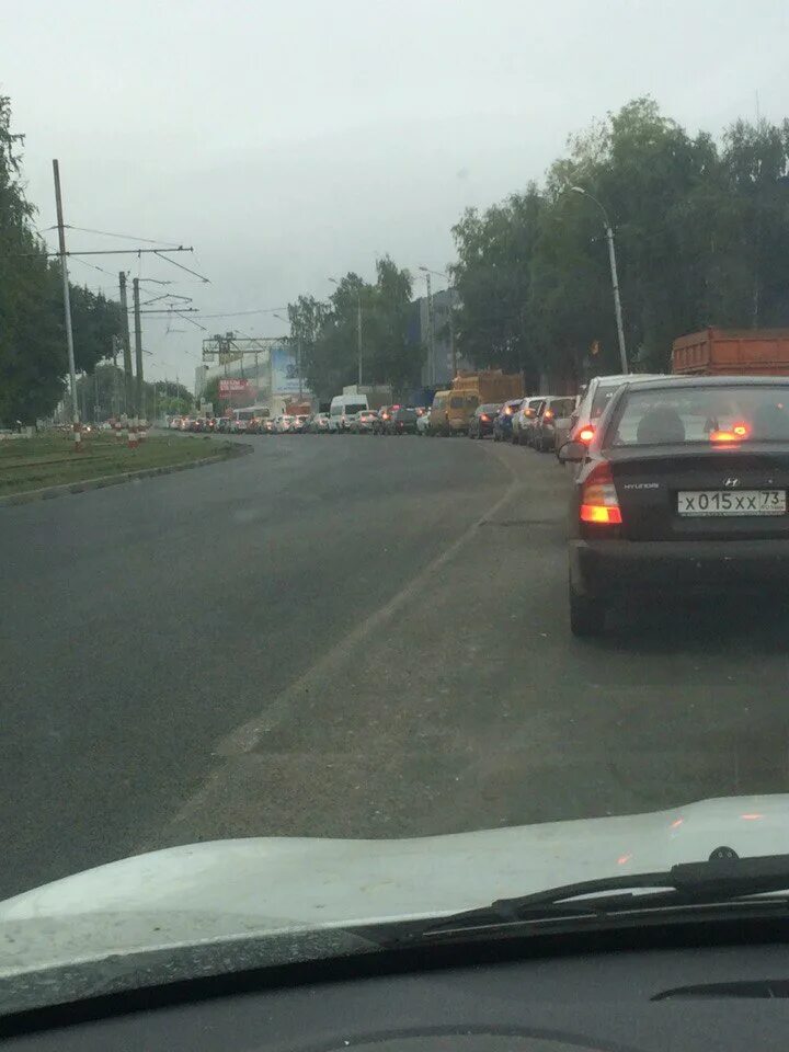 Почему стоит ленинградка сейчас. Ульяновск Московское шоссе пробка. Пробка на Московском шоссе. Пробка на Московском шоссе сейчас. Пробки Ульяновск.