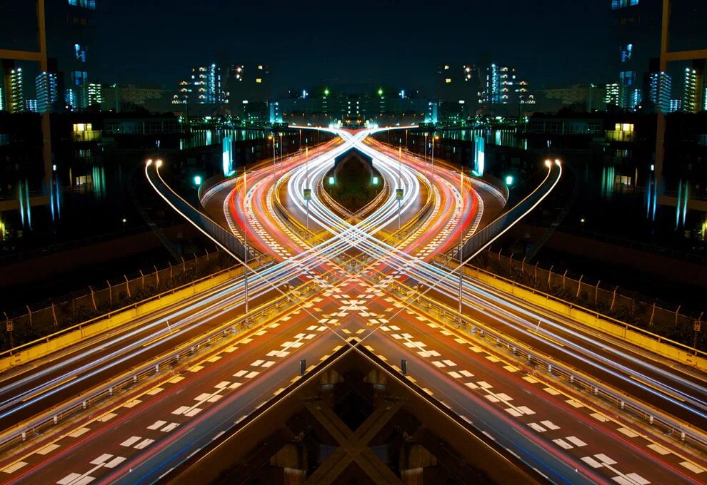 центральная композиция. симметрия в кадре. дорога на длинной выдержке. симметричные фотографии. зеркальная симметрия в архитектуре.