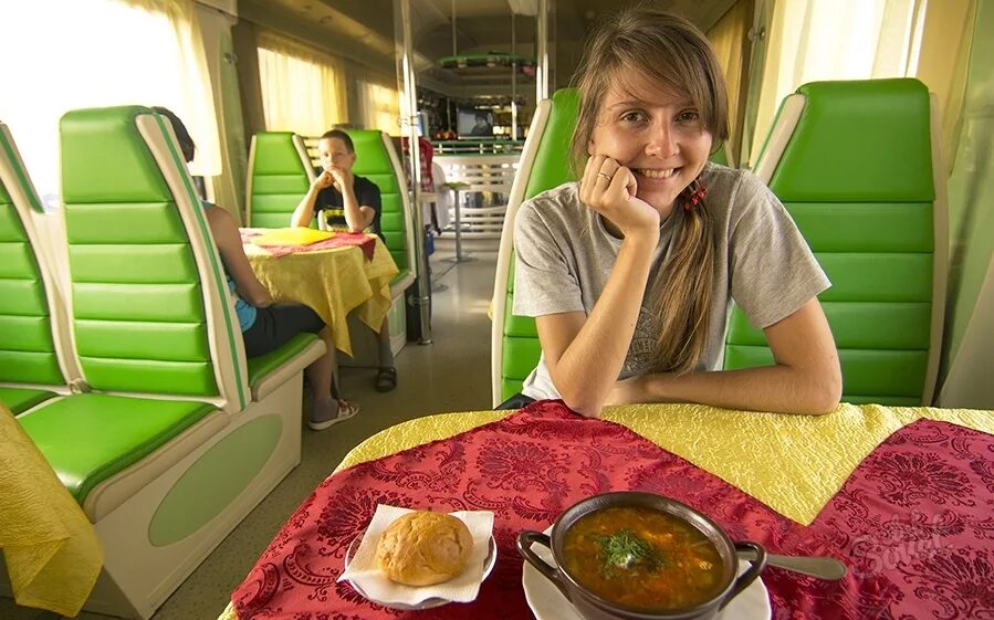 Еда в вагоне ресторане. Питание в поезде. Еда в поезде ресторане. Питание детей в поезде.