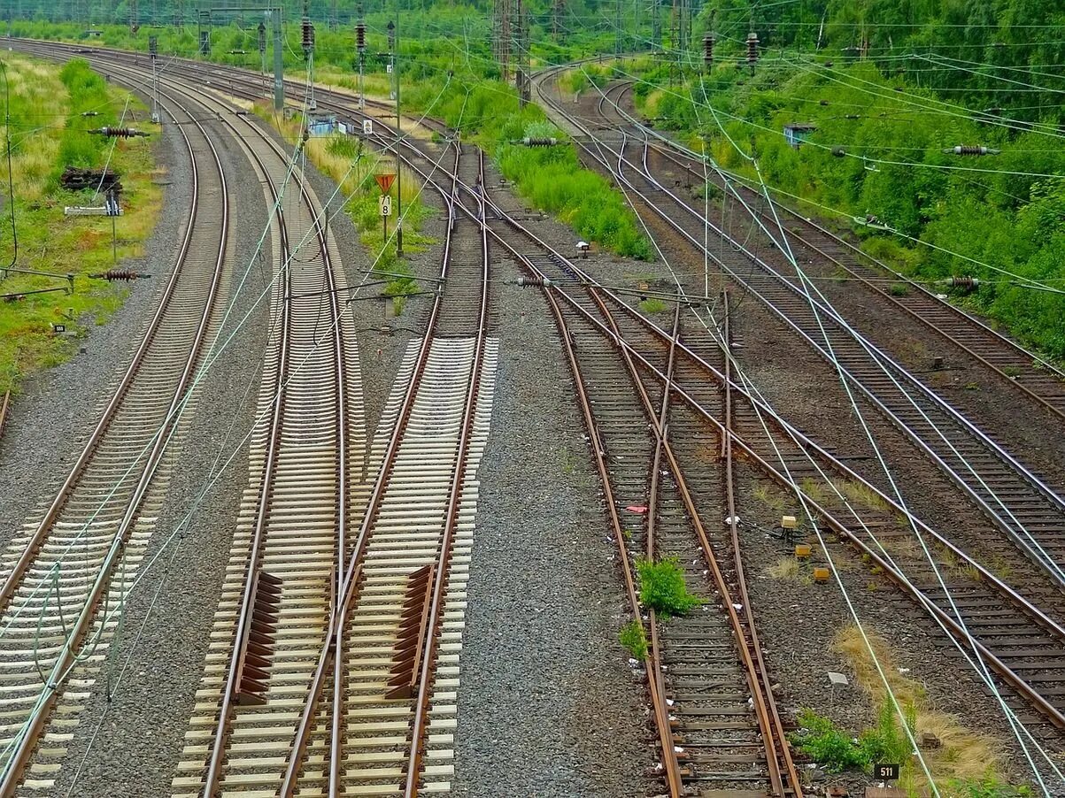 Движение поезда по рельсам