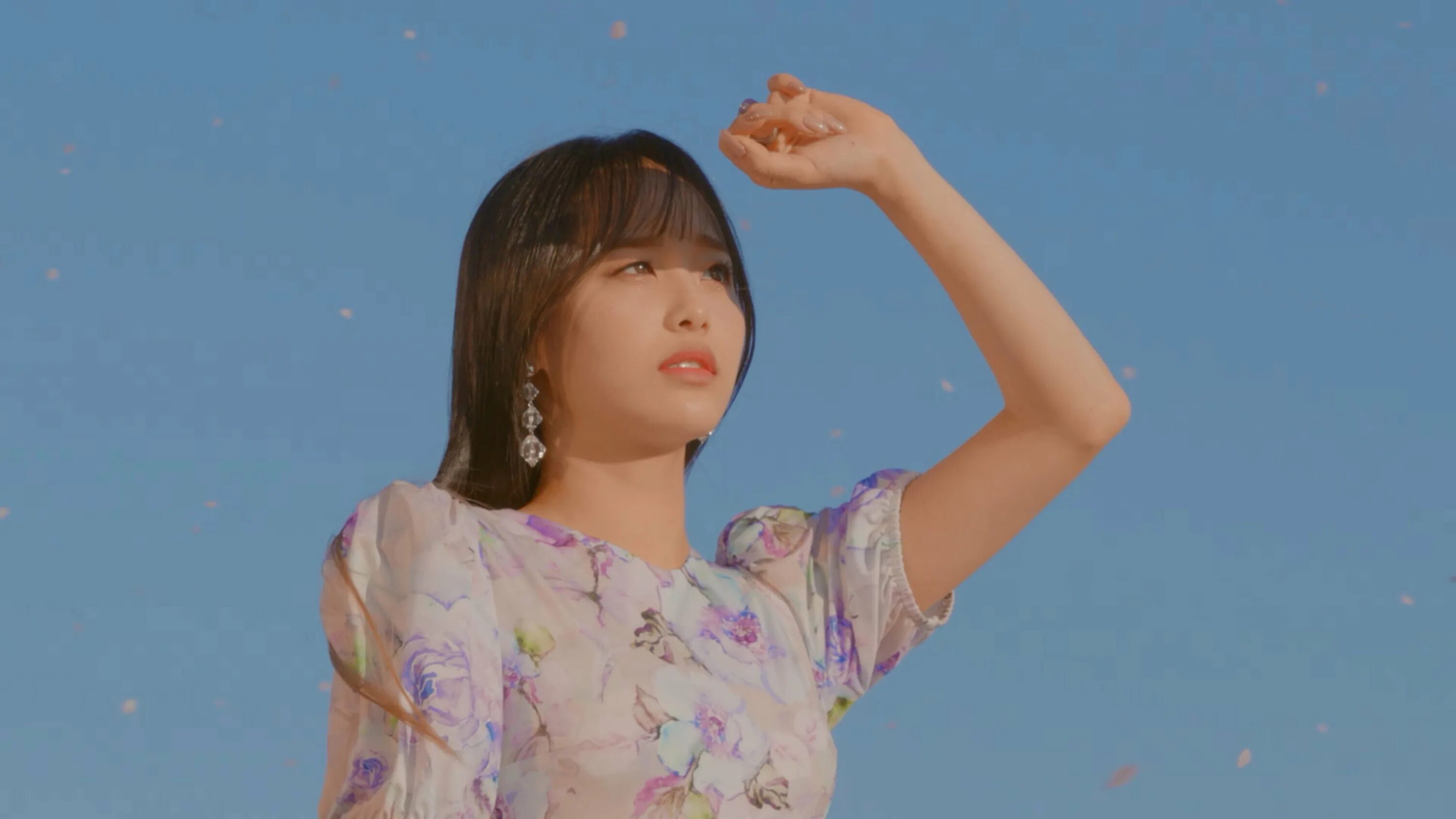 Why not loona. Why not loona альбом. чуу луна. loona why not mv. loona kpop why not.