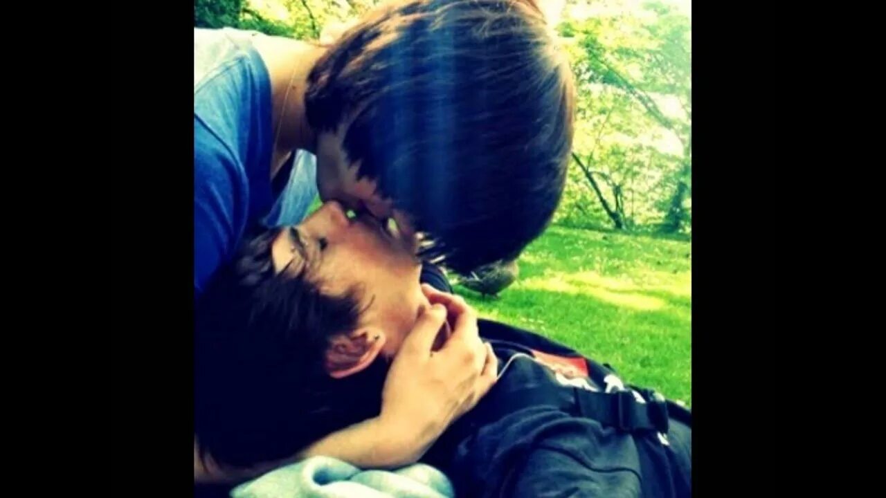 Поцелуй мальчиков. Любовь мальчишек друг с другом. Поцелуи мальчик с мальчиком. Красиво отсосал другу