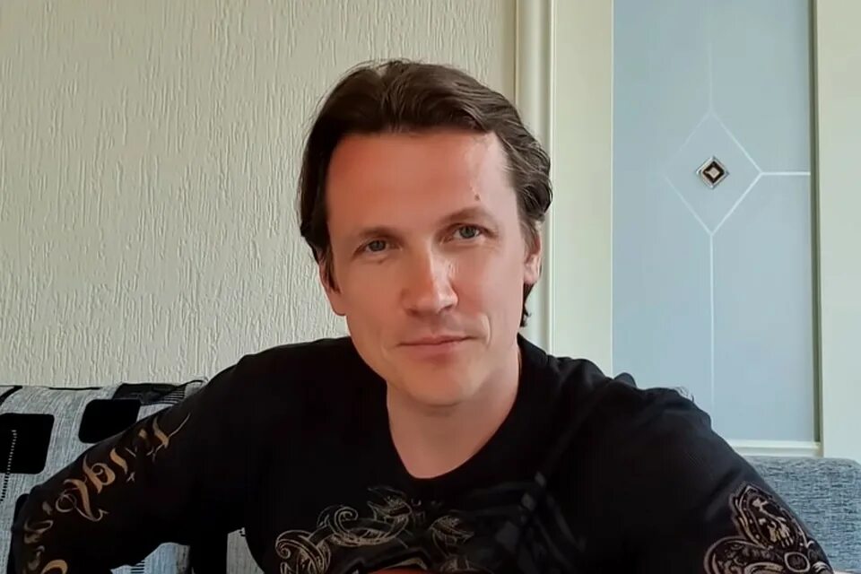 Сколько лет мясникову из уральских пельменей