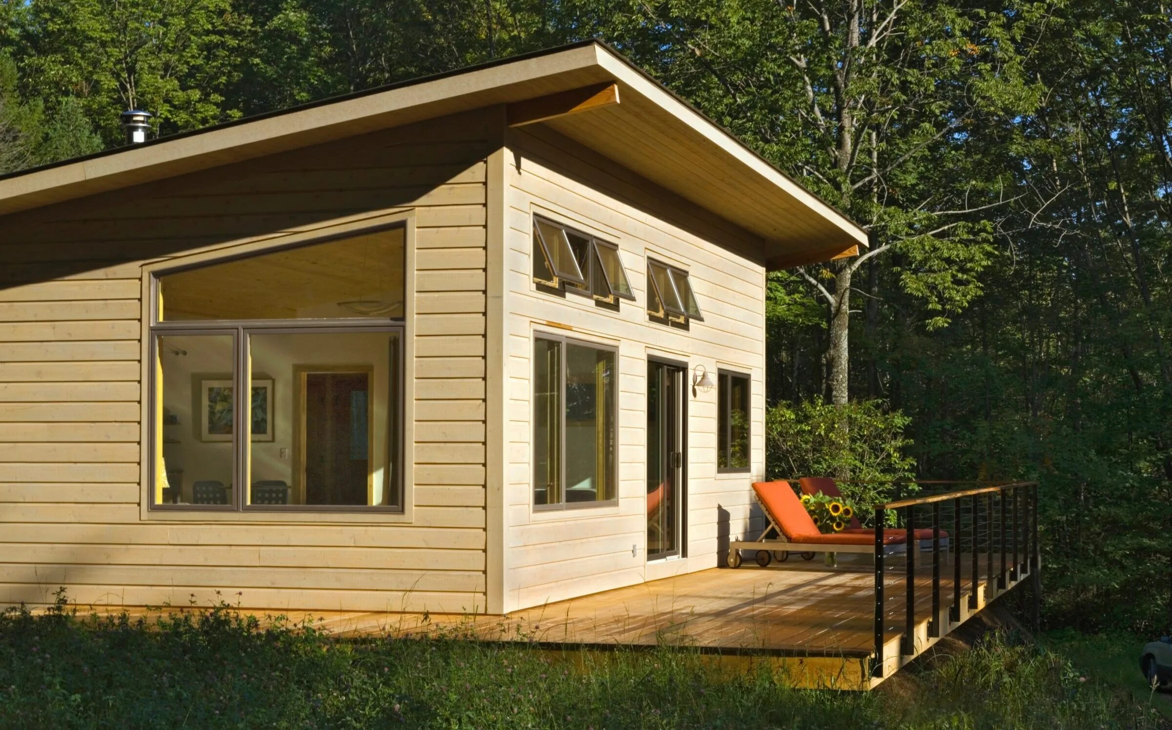 Гараж фахверк. Флэт хаус с односкатной крышей. Tiny house с односкатной крышей. Небольшая односкатная крыша. Тини хаус одноэтажный.