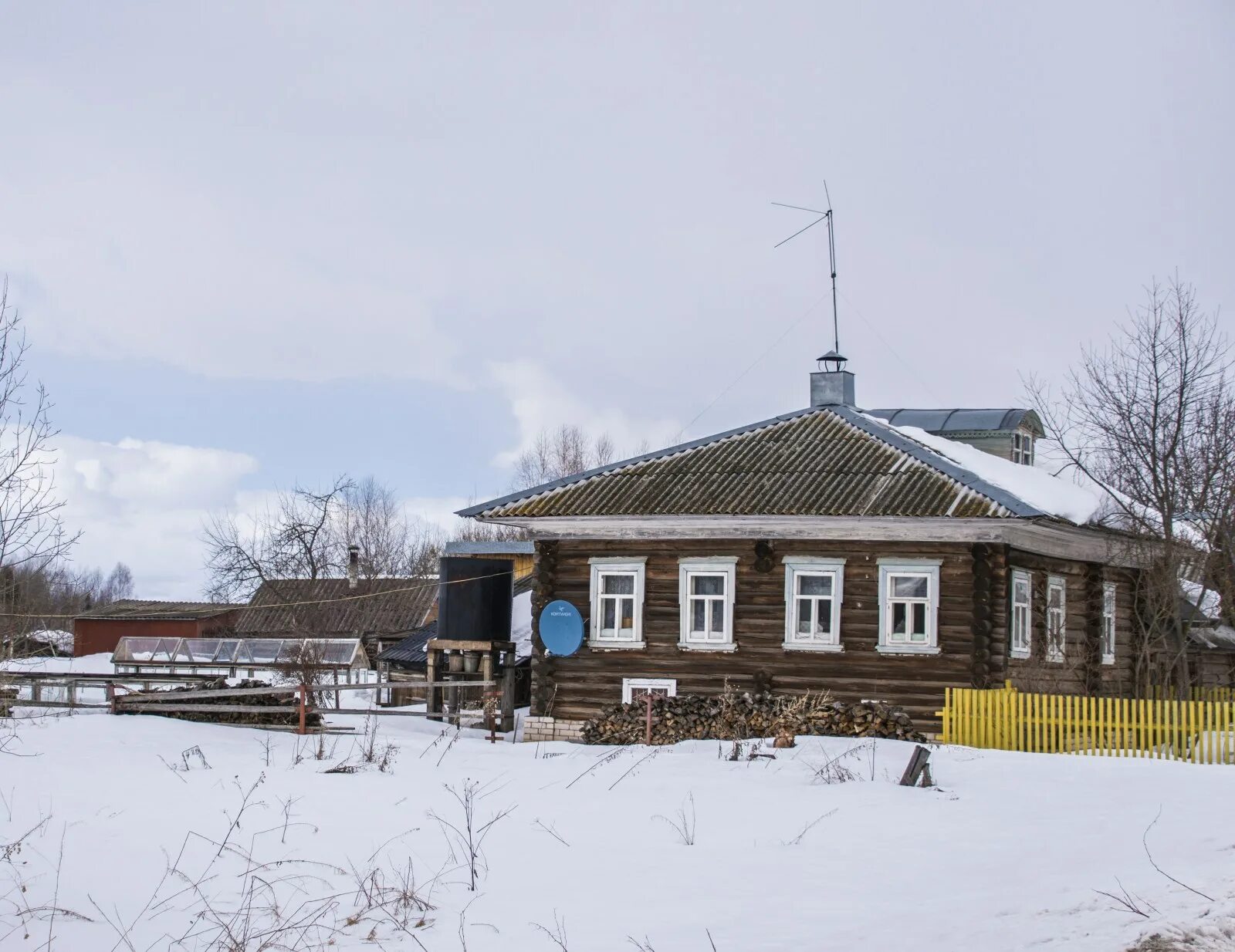 Русское подворье в деревне. Село часово сыктывдинский. Кузнецк деревня. Часово коми церковь. Русская деревня.