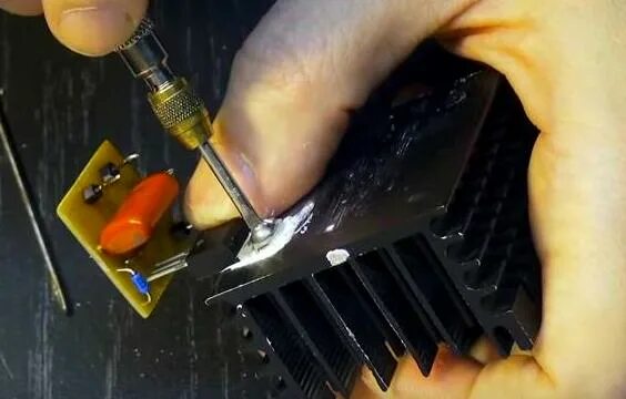 Китайский регулятор мощности на bta41600b. Радиатор для симистора. Лабораторный блок питания 24в 5а. Схема управления герконом симистора. Тс 160 тиристор.