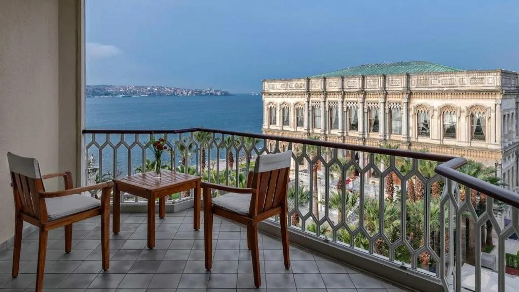 Стамбул вид из окна. Bosphorus отель стамбул. Отели стамбула на мраморном море. Стамбул the house. Терраса босфор стамбул.