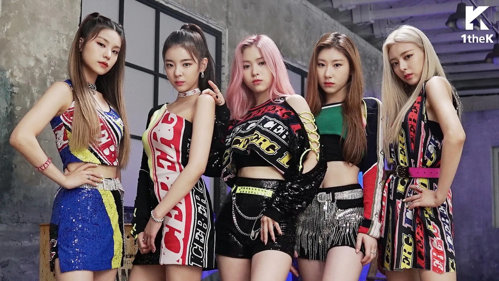 Itzy корейская группа. Itzy дебют. Группа itzy 2021. Itzy корейская группа. Itzy участницы.