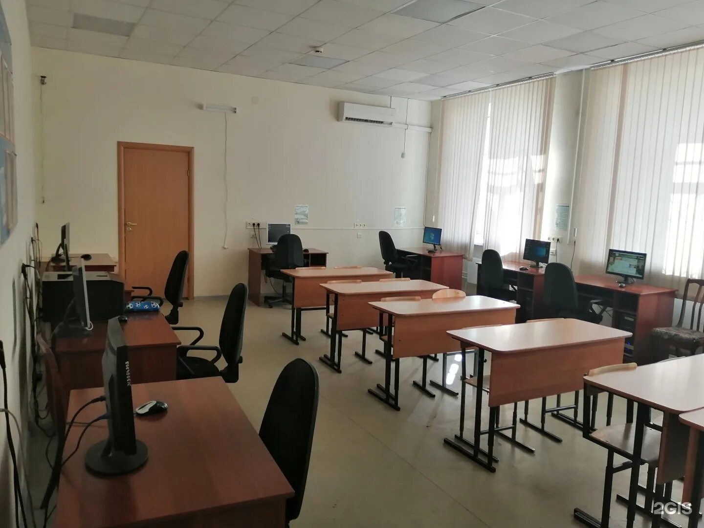 Второй этаж в школе. Кабинет технологии для мальчиков в школе. Школа 2 этажа. Школа 37 Москва кабинет технологии. Фото этажи школьные.