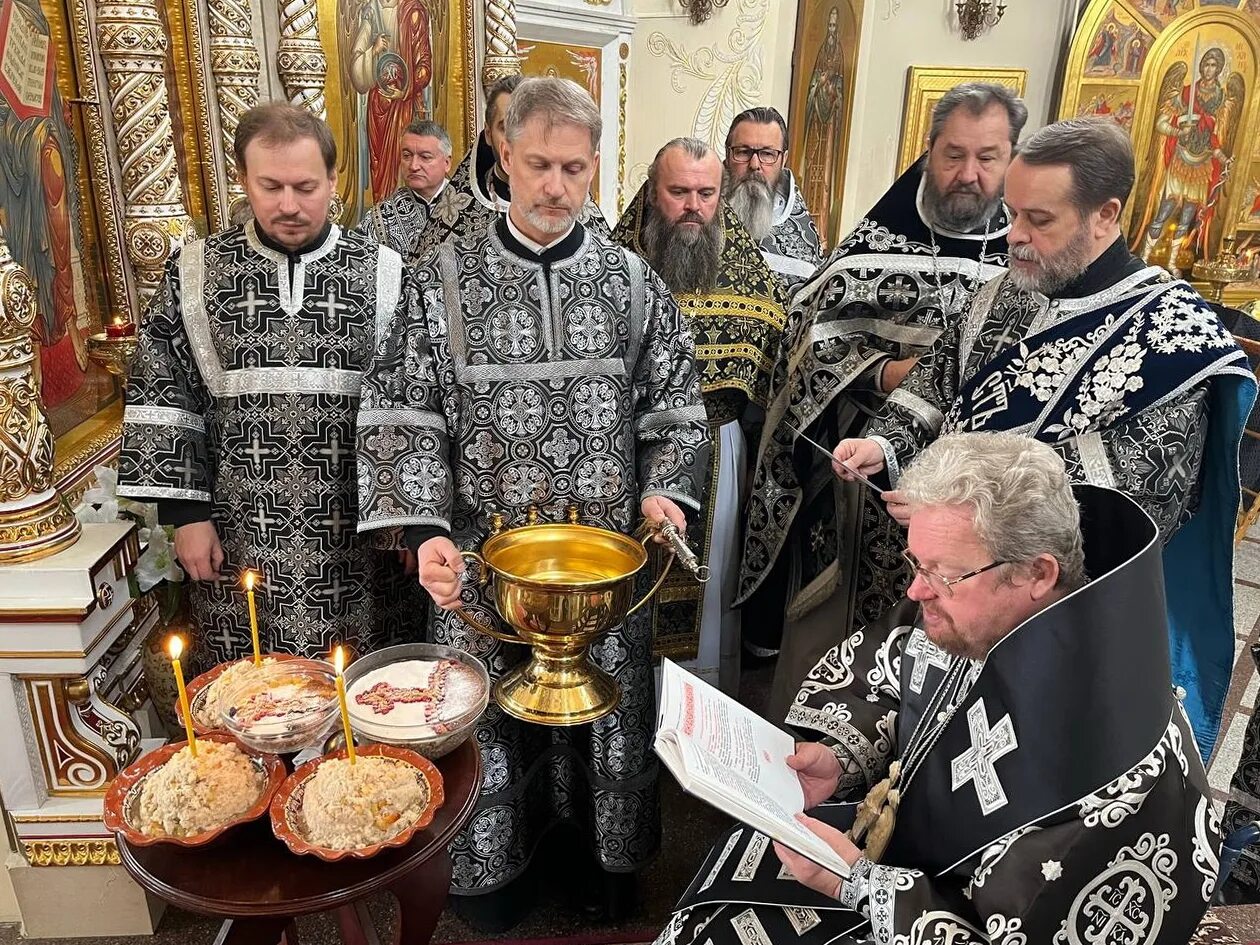 Что такое литургия преждеосвященных даров в великий пост. Освящение даров. Литургия преждеосвященных даров. Что такое литургия преждеосвященных даров в великий пост. Коливо на феодора тирона.