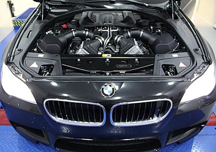 BMW m5 f10 engine. BMW m6 мотор. Мотор м5 f10. Мотор BMW f10.