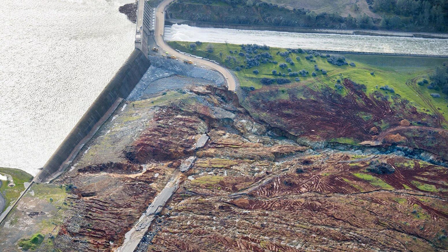 Создание крупных водохранилищ приводит к понижению уровня. Прорыв дамбы ГЭС. Прорыв плотины строящейся ГЭС "кыадат". Прорыв плотины Киселевского водохранилища. Плотина Мальпассе катастрофа.