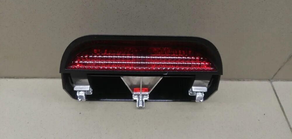 Задний стоп сигнал на рено дастер. Фонарь задний (стоп сигнал) renault duster. 265908613r.