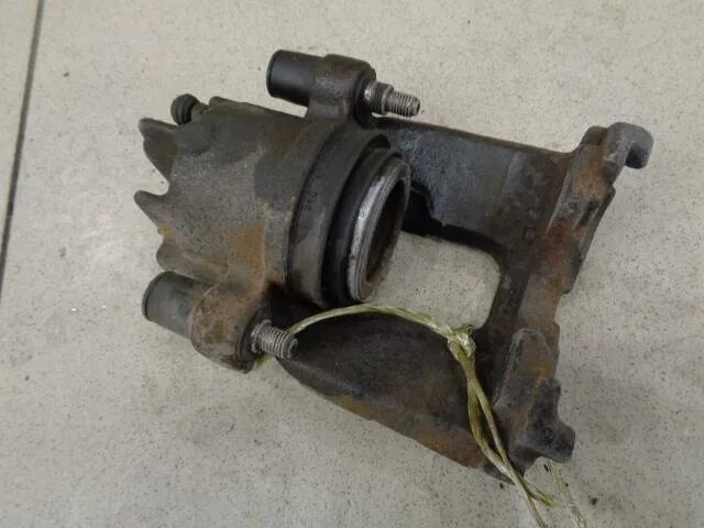 суппорт форд 1. Ford focus 1 задние суппорта. оригинальный задний правый суппорт для ford focus 3. суппорт форд 1. суппорт с колодками форд фокус 1.