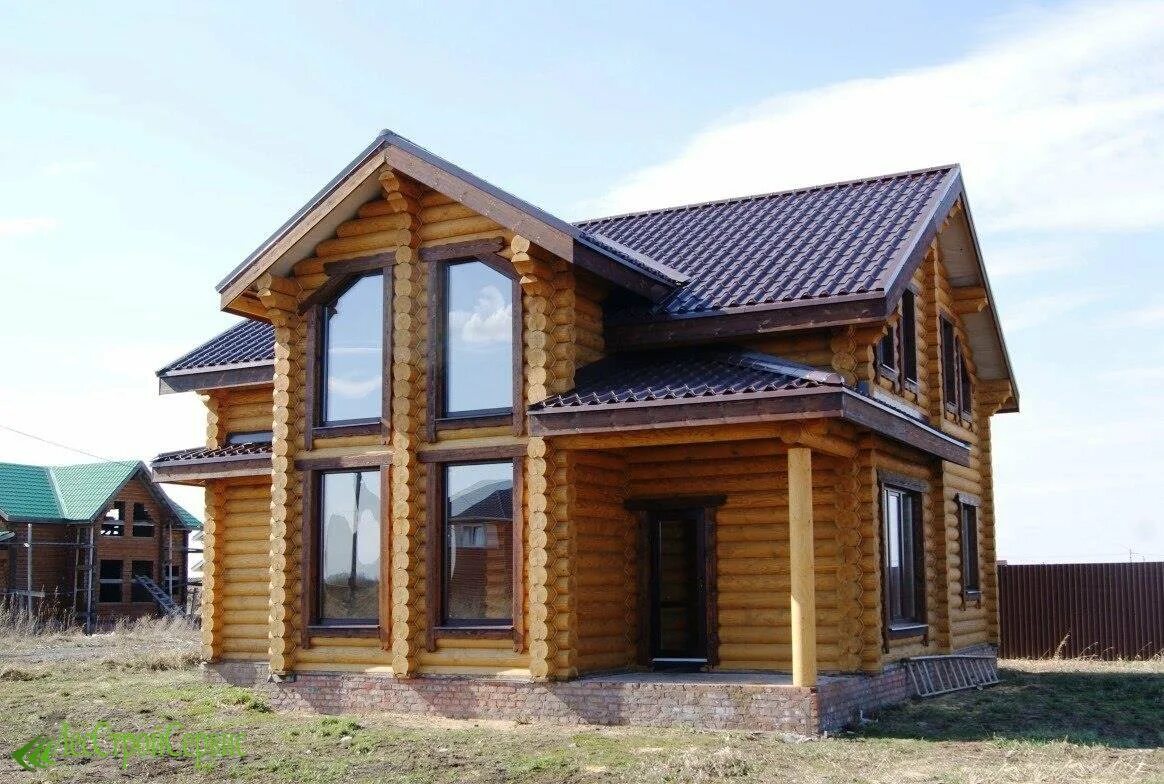 Дачный бревенчатый дом. Срубы домов омск. Готовый сруб дома. Проект бани из оцилиндрованного бревна. Йотунхейм сруб.