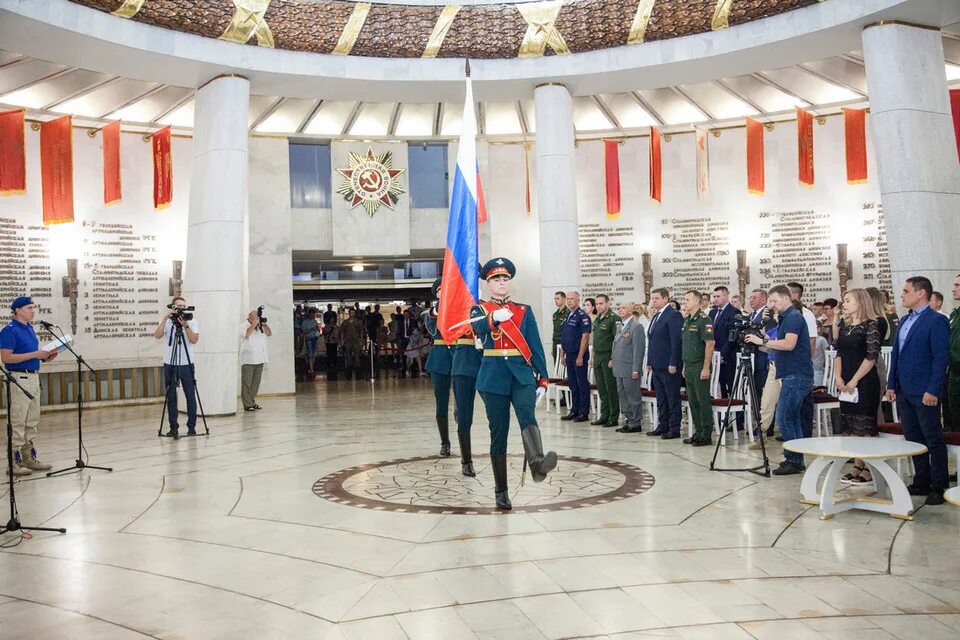 Получили 6 наград. Триумфальный зал музея-панорамы Сталинградская битва. Награды в музее. Награды офицеров в музей Сталинградской битвы в Волгограде.