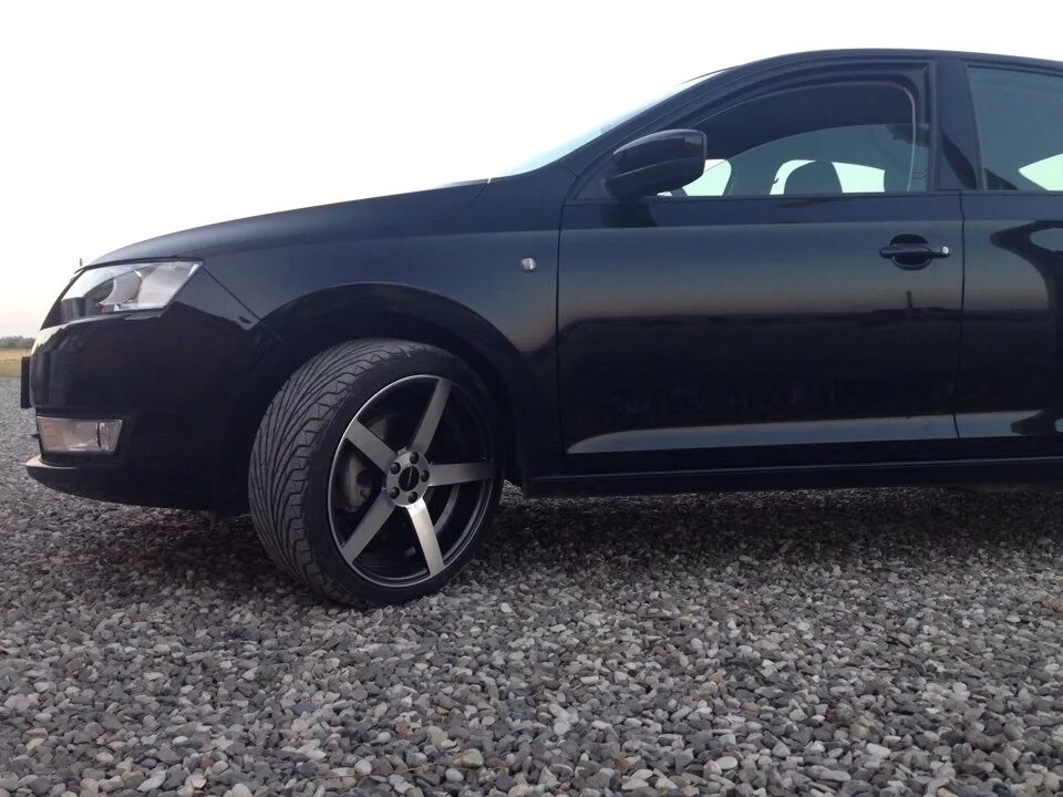 Шкода рапид какие диски. Skoda rapid neo диски r16 черные. рапид r18.
