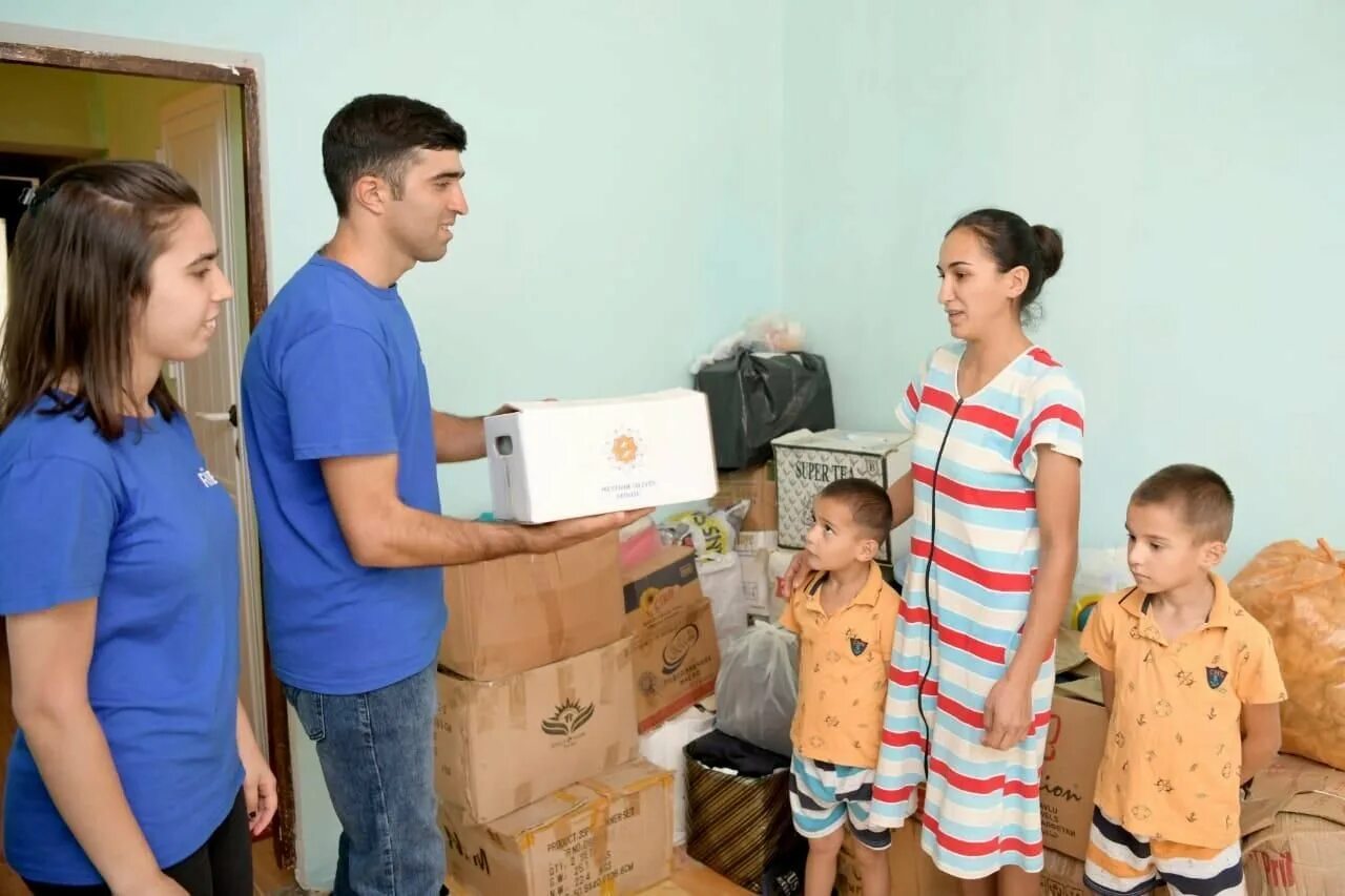 Гейдар Алиев семья 2022. Малообеспеченная семья. Помощь малообеспеченным. Поддержка малоимущих.
