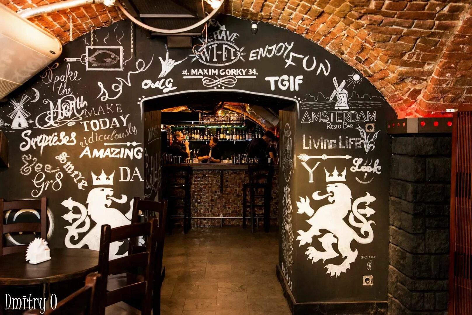 Кафе дюжина сочи на транспортной. Рестобар большой. Ресторан дюжина сочи. Мясной ресторан интерьер. Red bar смоленск.