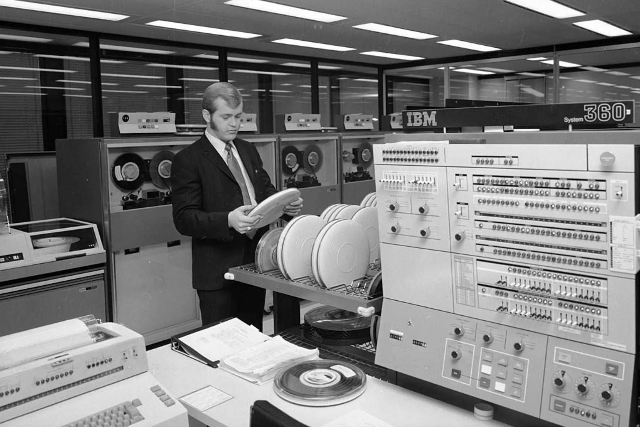 System/360 фирмы IBM. Мэйнфреймы IBM 1960. Фирмы IBM 70х. IBM 360 (США, фирма IBM). Создание ibm