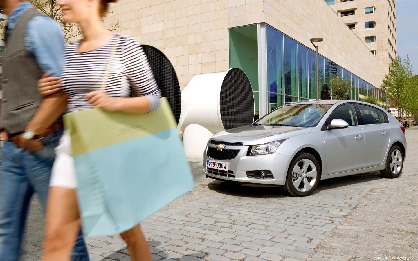 Шевроле круз седан хэтчбек и универсал. Новый шевроле авео 2020. Chevrolet aveo 2012 хэтчбек 5 дверный. Конкуренты шевроле. 2011 chevrolet aveo hatchback.