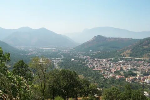 File:Siano (vista dell'entrata nella vallata dal monte Le Porche).jpg - Wikimedi