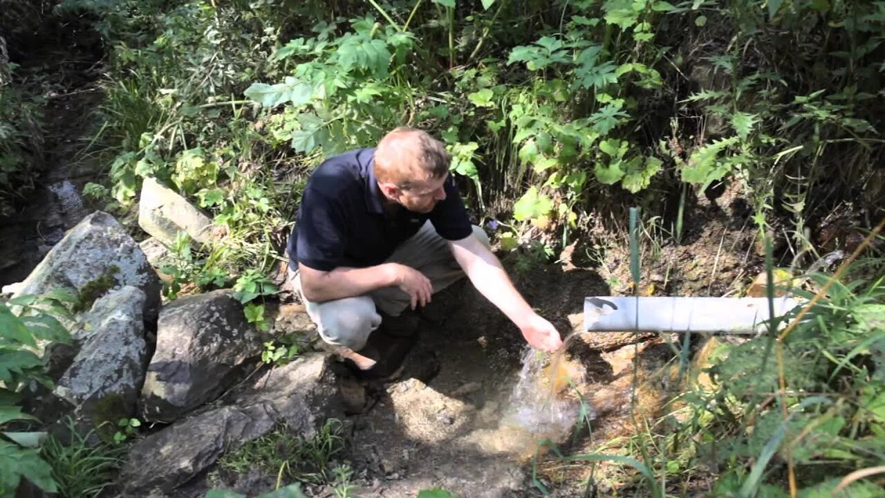 Ютуб родников. Родник. Парень у родника. Змеев Родник.