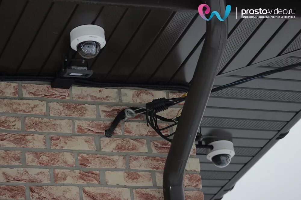 Монтаж наружных видеокамер схема. Можно ли установить видеонаблюдение. Схема проводов подключения видеокамеры наружного наблюдения. Как подключить камеру видеонаблюдения на даче. Схема подключения мини видеокамеры на даче.
