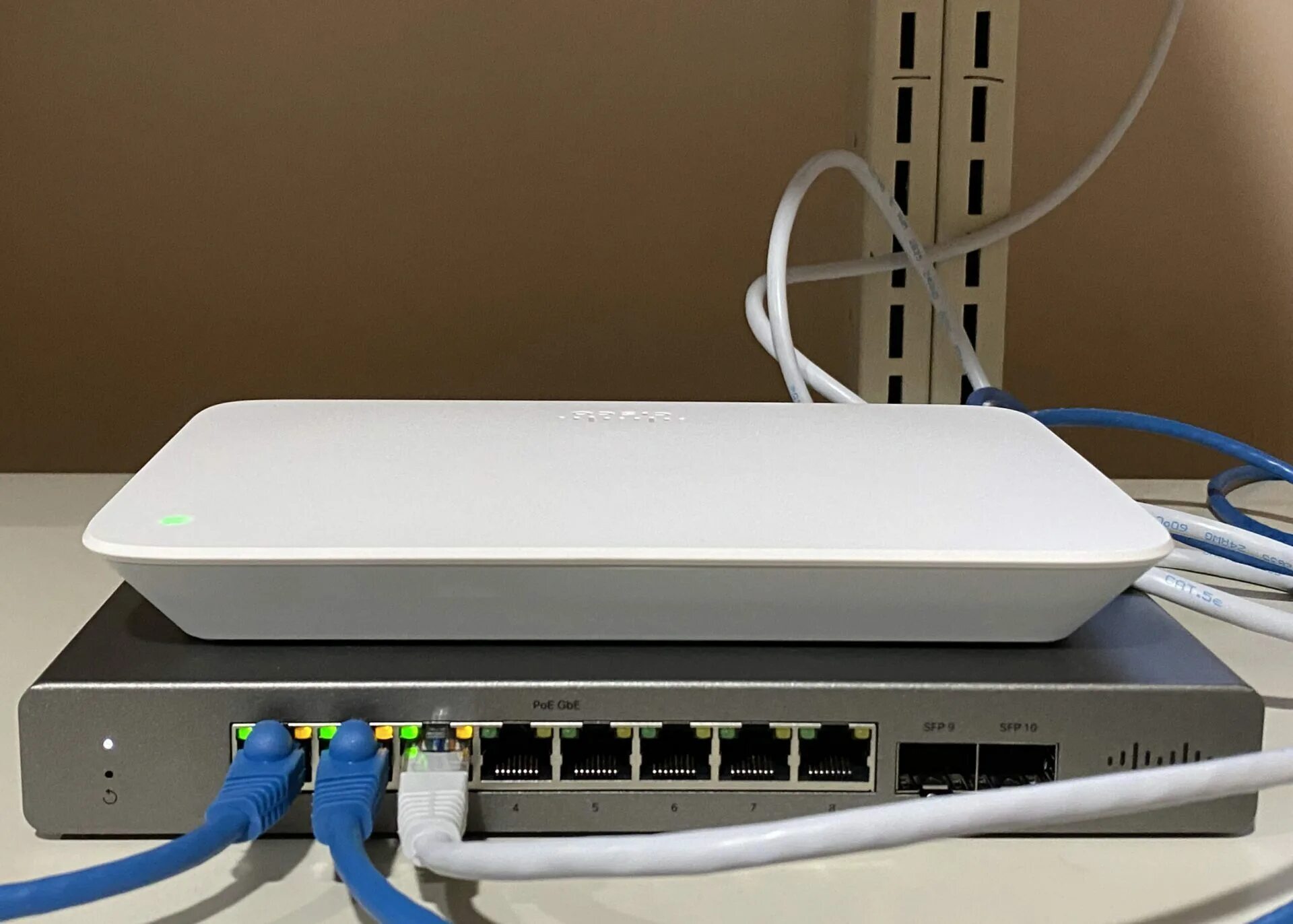 Роутер перестает раздавать. Cisco meraki роутер. американские роутеры. роутер в америке. cisco meraki видеонаблюдение.
