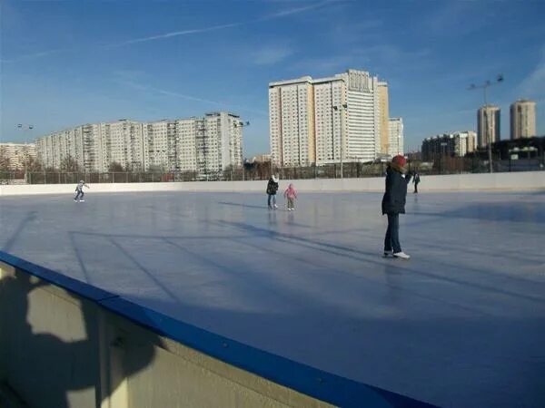 Каток проспект вернадского. Каток на проспекте Вернадского. Парк Никулино каток. Каток Тропарево-Никулино. Каток парк Никулино 2022.